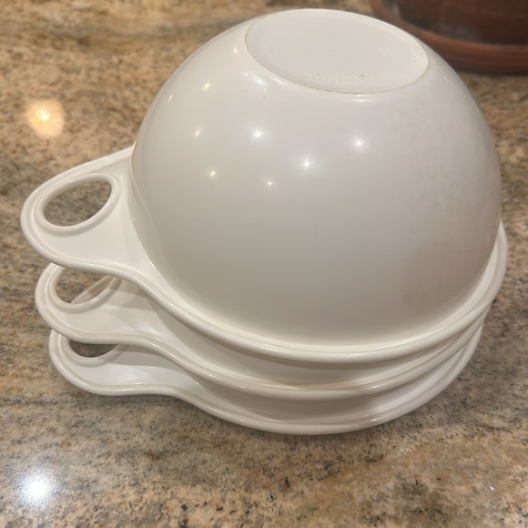 NWOT - 3 Mini THAT’S A BOWL Mixing bowl w/red lids - Picture 4 of 6